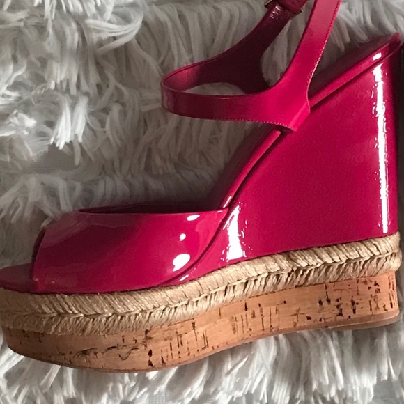 A pair of Gucci Sandals - Picture 5 of 6